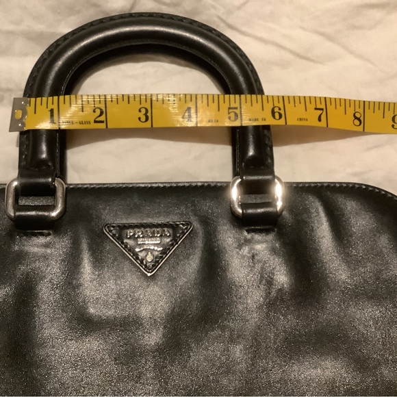 PRADA, Black elegant Handbag with crossbody strap and handles!! - Picture 11 of 14
